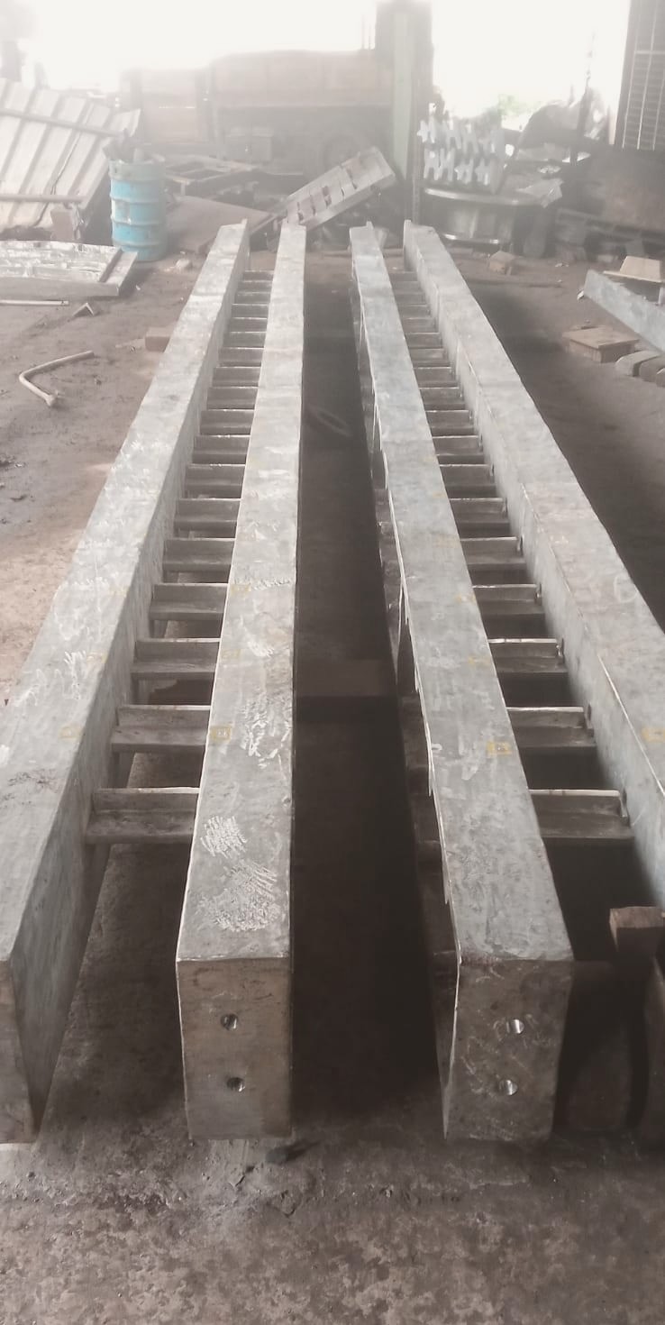 Radiant ladder-type tube support casting