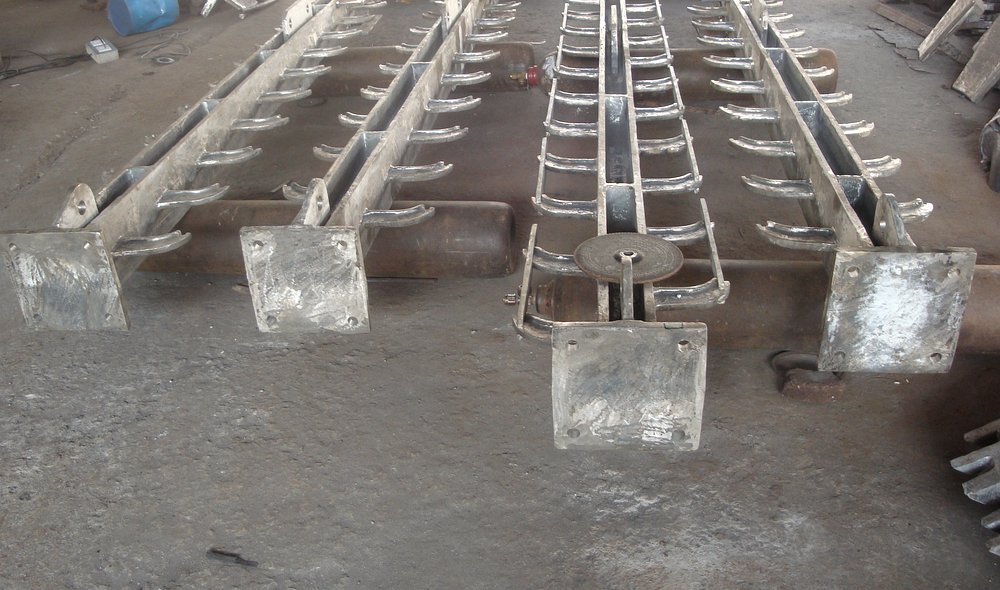 Cast reformer manifold and x-mas tree assemblies